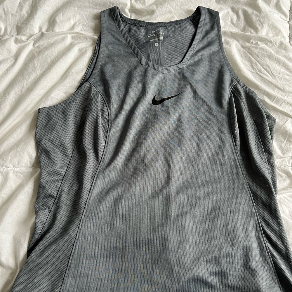 NWOT Grey Nike Dri Fit Workout Top (US Medium)